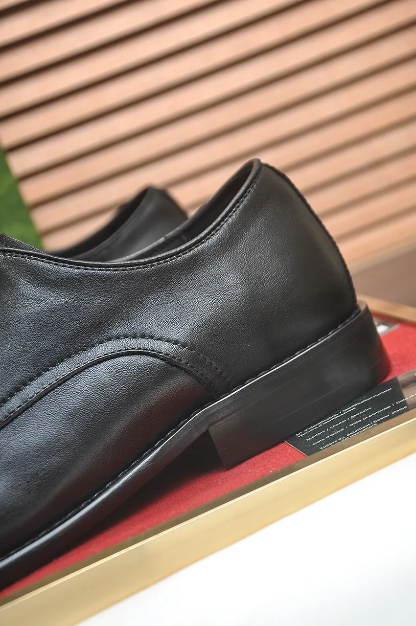 Men's shoes 💰580💶 Brand: GUCCI (Gucci) Standard code: Men's code 38/44 (45 can be customized) Grade: Same as the official website Original quality Material: Original cowhide Water-dyed cowhide lining Original rubber outsole Style category: Men's fashionable casual leather shoes Distinguished big-name luxury elements Top luxury Color: Actual picture